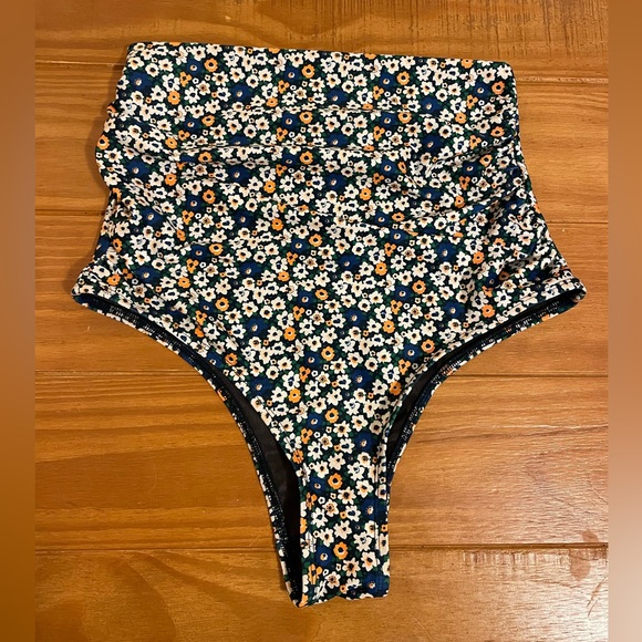 NWOT Nettle’s Tale Floral Cheeky Magic Super Hi Rise Bottoms - Picture 5 of 6